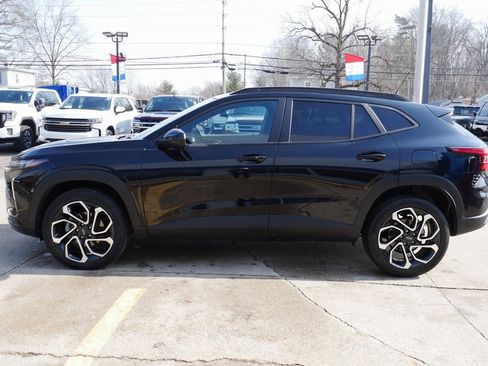 Used 2025 Chevrolet Trax RS image 36