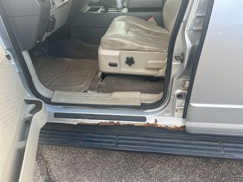 Used 2011 Ford Expedition EL XLT image 10