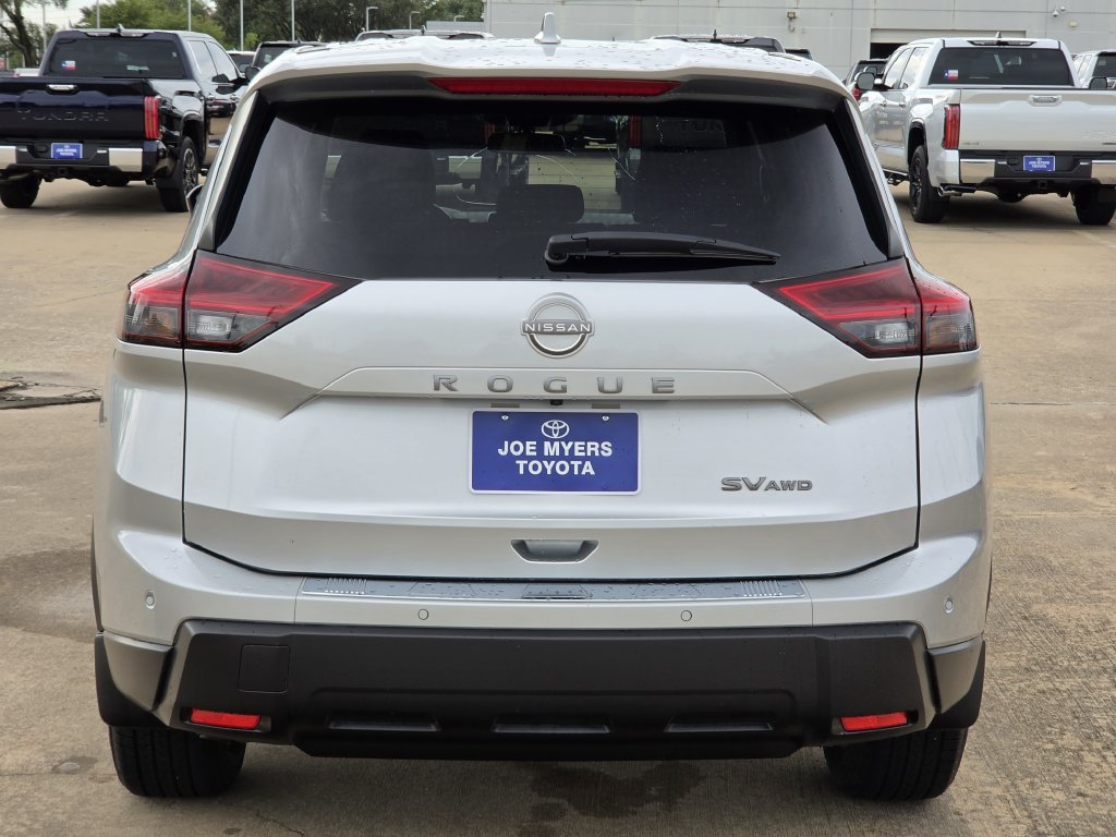 Used 2024 Nissan Rogue SV AWD/4WD image 8