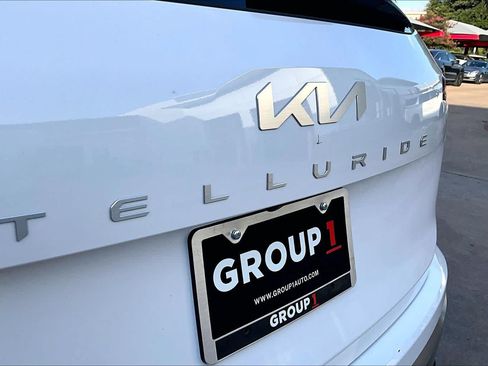 Certified 2025 Kia Telluride S FWD image 10