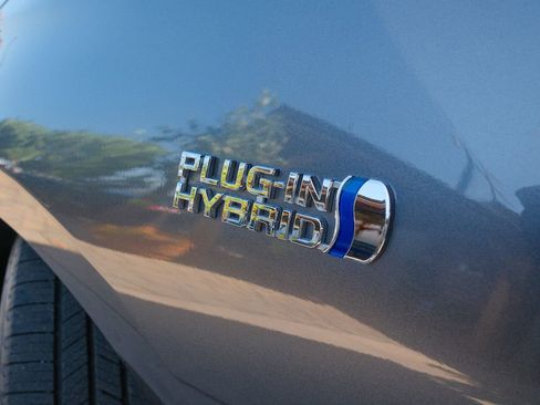 Used 2017 Toyota Prius Prime Premium FWD image 40