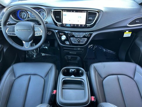 New 2027 Chrysler Pacifica Select FWD image 12