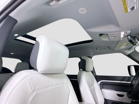 New 2026 Land Rover Defender 110 X-Dynamic SE AWD/4WD image 19