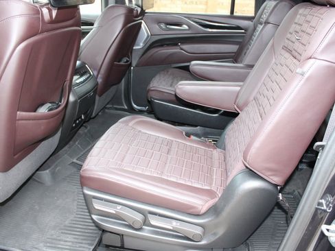 Used 2024 Cadillac Escalade ESV Sport Platinum w/ Heavy-Duty Trailer Package image 6