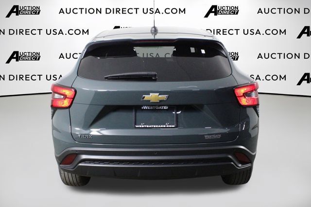 Used 2025 Chevrolet Trax LS w/ LS Convenience Package FWD image 3