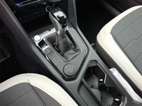 New 2025 Volkswagen Taos SE image 12