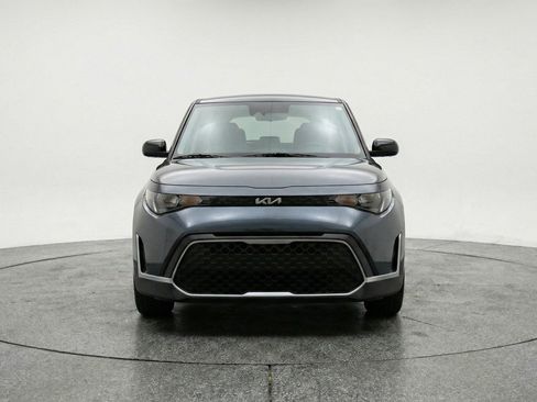 Used 2025 Kia Soul LX w/ LX Technology Package image 2