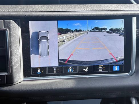 Used 2021 GMC Yukon Denali w/ Denali Premium Package RWD image 11