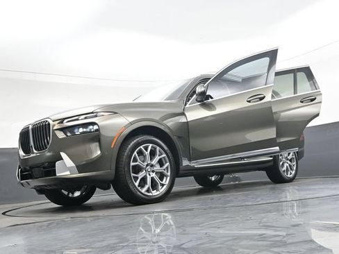 Used 2025 BMW X7 xDrive40i w/ Premium Package AWD/4WD image 51
