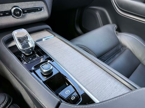 Certified 2023 Volvo XC90 T8 Ultimate w/ Lounge Package AWD/4WD image 27
