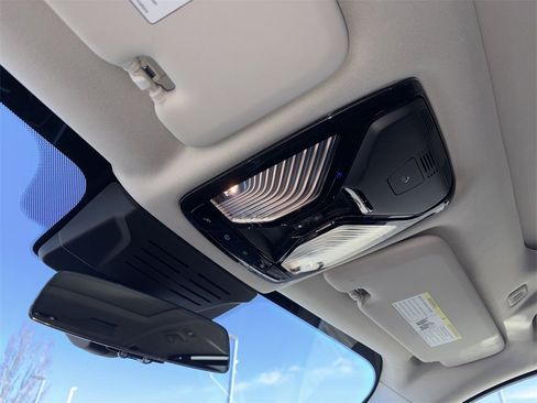 Used 2024 BMW X7 xDrive40i w/ Premium Package image 16