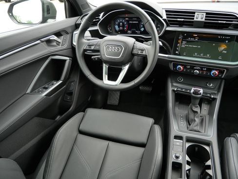 Certified 2025 Audi Q3 2.0T Premium w/ Convenience Package AWD/4WD image 9