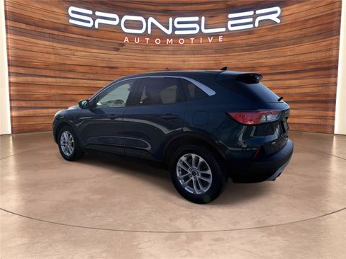 Used 2020 Ford Escape SE image 3