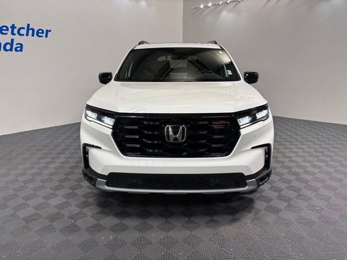 Used 2025 Honda Pilot TrailSport image 8