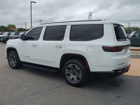Used 2023 Jeep Wagoneer 4WD w/ Premium Group I image 6