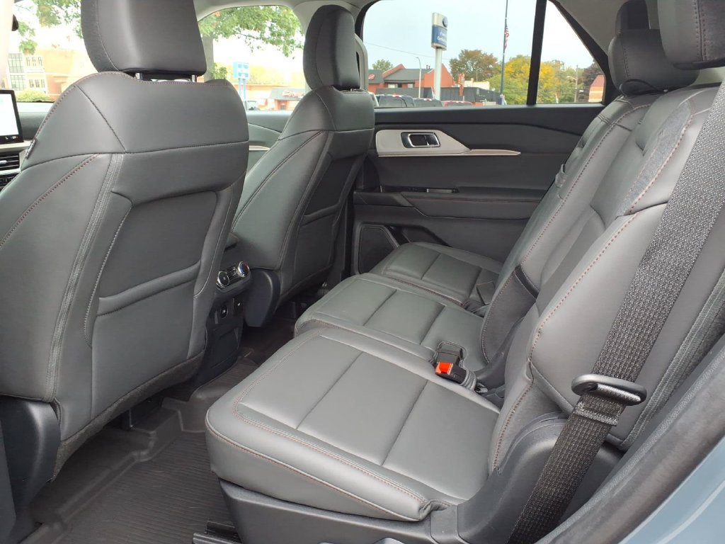 Certified 2025 Ford Explorer Active w/ Active Comfort Package AWD/4WD image 12