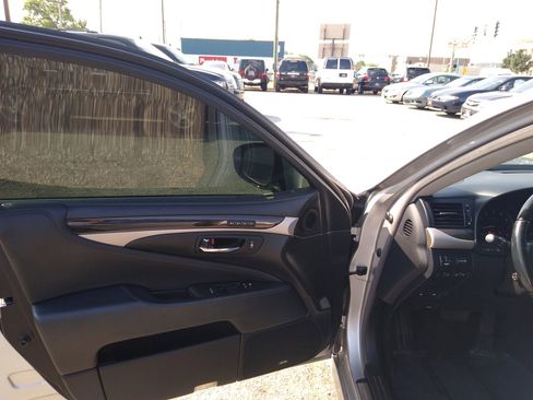 Used 2014 Lexus LS 460 AWD image 10