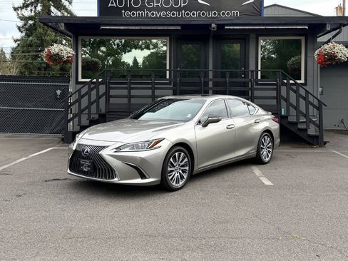 Used 2021 Lexus ES 300h w/ Premium Package FWD image 2