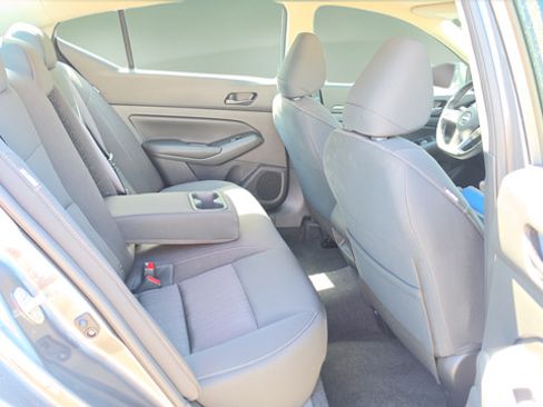 Used 2024 Nissan Altima 2.5 SV w/ SV Premium Package FWD image 14