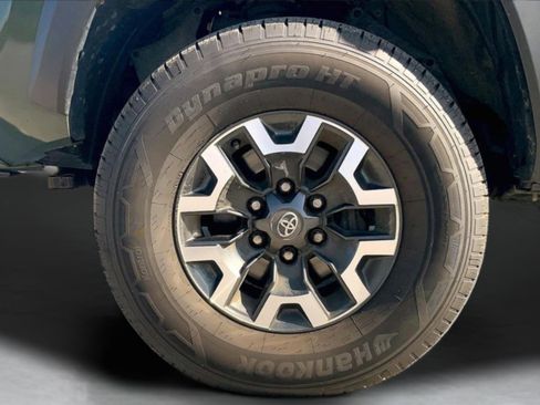 Used 2022 Toyota Tacoma TRD Off-Road image 12