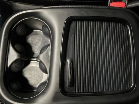 Used 2024 Chrysler Pacifica Select image 19