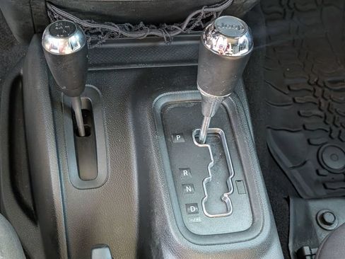 Used 2018 Jeep Wrangler Unlimited Sport w/ Connectivity Group AWD/4WD image 18