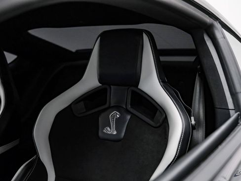 Used 2020 Ford Mustang Shelby GT500 w/ Carbon Fiber Track Pack image 35