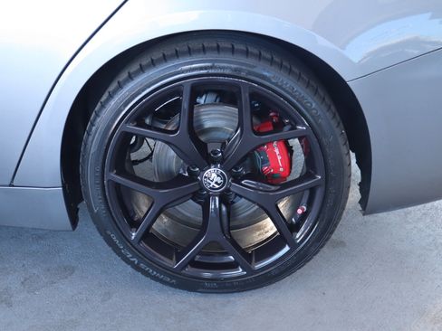 Used 2020 Alfa Romeo Giulia w/ Nero Edizione image 11