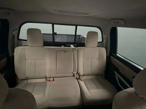 Used 2017 Nissan Titan SV RWD image 18