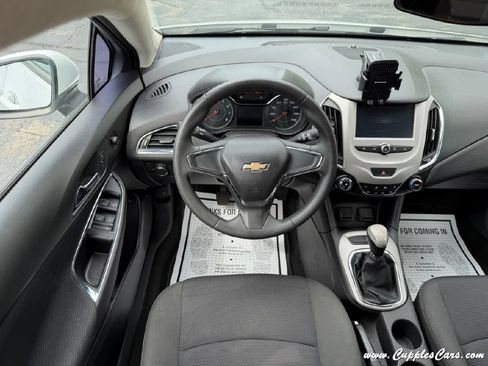 Used 2017 Chevrolet Cruze LS FWD image 16