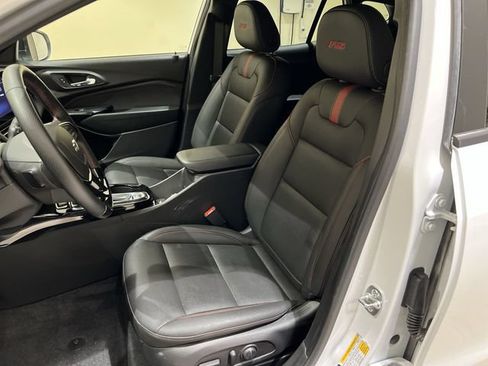 Used 2025 Chevrolet Trax RS FWD image 17