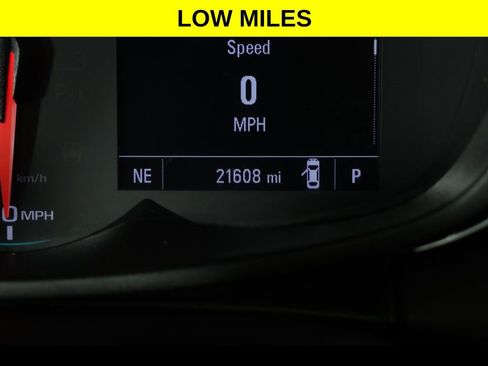 Used 2022 Chevrolet Trax LT w/ Driver Confidence Package image 4