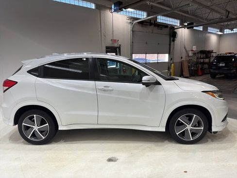 Used 2019 Honda HR-V Touring image 4