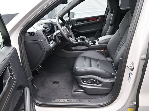 New 2026 Porsche Cayenne GTS AWD/4WD image 5