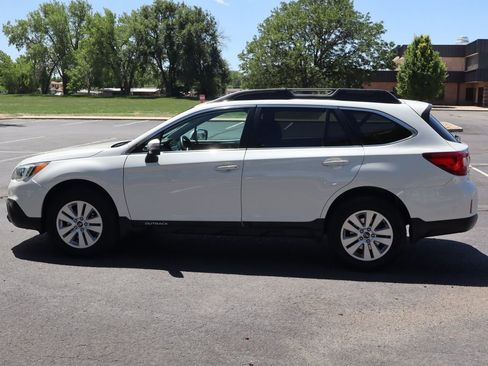 Used 2016 Subaru Outback 2.5i Premium AWD/4WD image 9