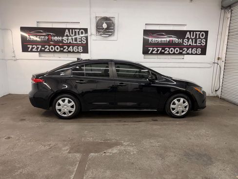 Used 2022 Toyota Corolla LE image 6