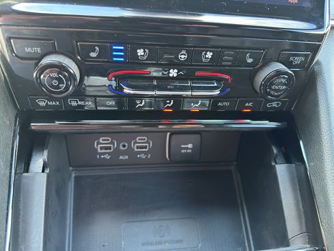 Used 2023 Jeep Grand Cherokee L Overland w/ Luxury Tech Group IV image 18