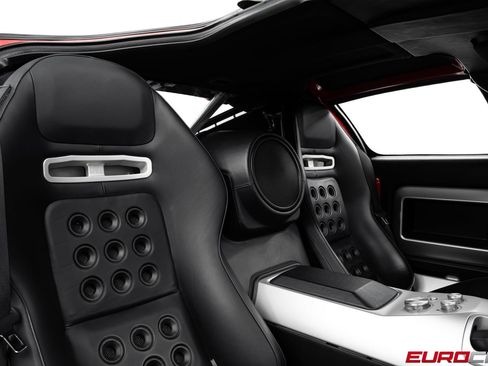 Used 2005 Ford GT RWD image 40