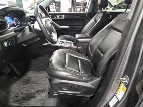 Used 2022 Ford Explorer XLT w/ Equipment Group 202A AWD/4WD image 14