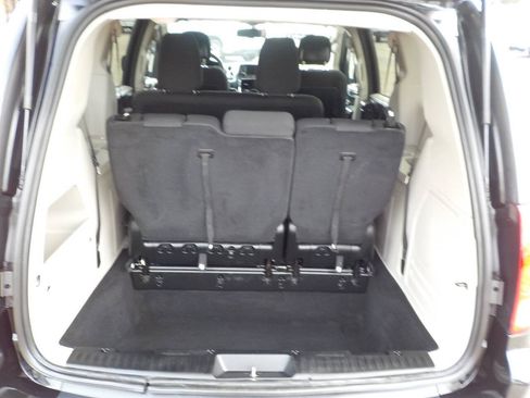 Used 2018 Dodge Grand Caravan SE w/ UConnect Hands-Free Group FWD image 23