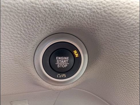 Used 2021 Chrysler Pacifica Touring-L w/ Premium & Safety Sphere Group FWD image 12