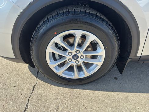 Used 2020 Ford Escape SE image 11