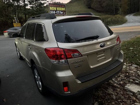 Used 2010 Subaru Outback 2.5i Limited w/ Popular Equipment Group 2A image 3