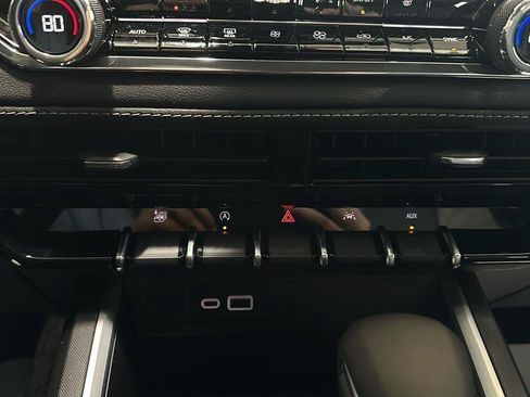 New 2024 Chevrolet Colorado LT w/ LT Convenience Package III image 21