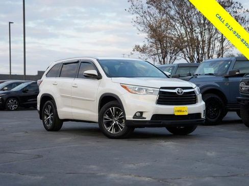 Used 2016 Toyota Highlander XLE image 2