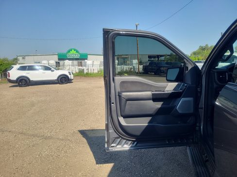 Used 2023 Ford F150 Lightning Platinum AWD/4WD image 13