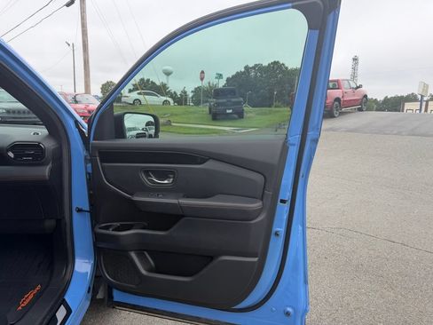 Used 2025 Honda Pilot TrailSport image 30