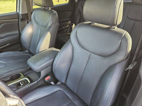 Used 2019 Hyundai Santa Fe Limited FWD image 11