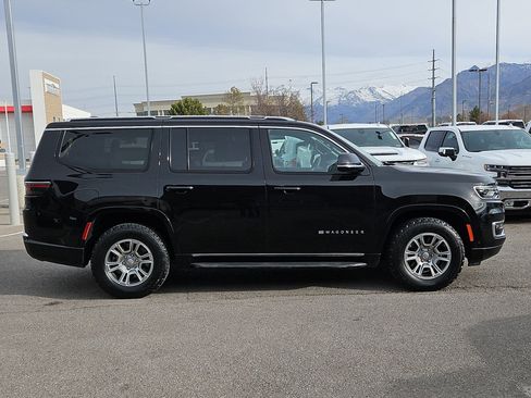Used 2024 Jeep Wagoneer 4WD image 2