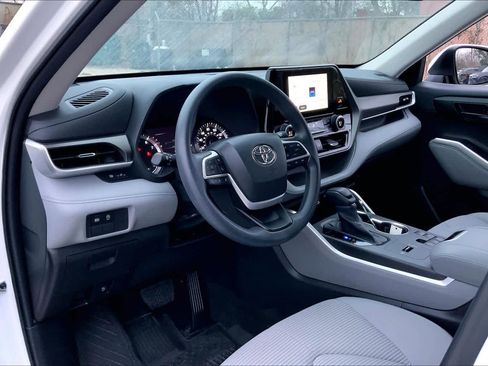 Used 2023 Toyota Highlander L image 15